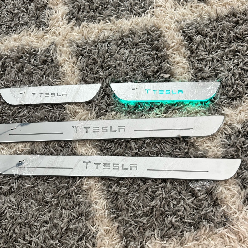 Tesla Illuminated Silver Door Sill Plates
